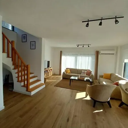 Villa Gray Pine Ula